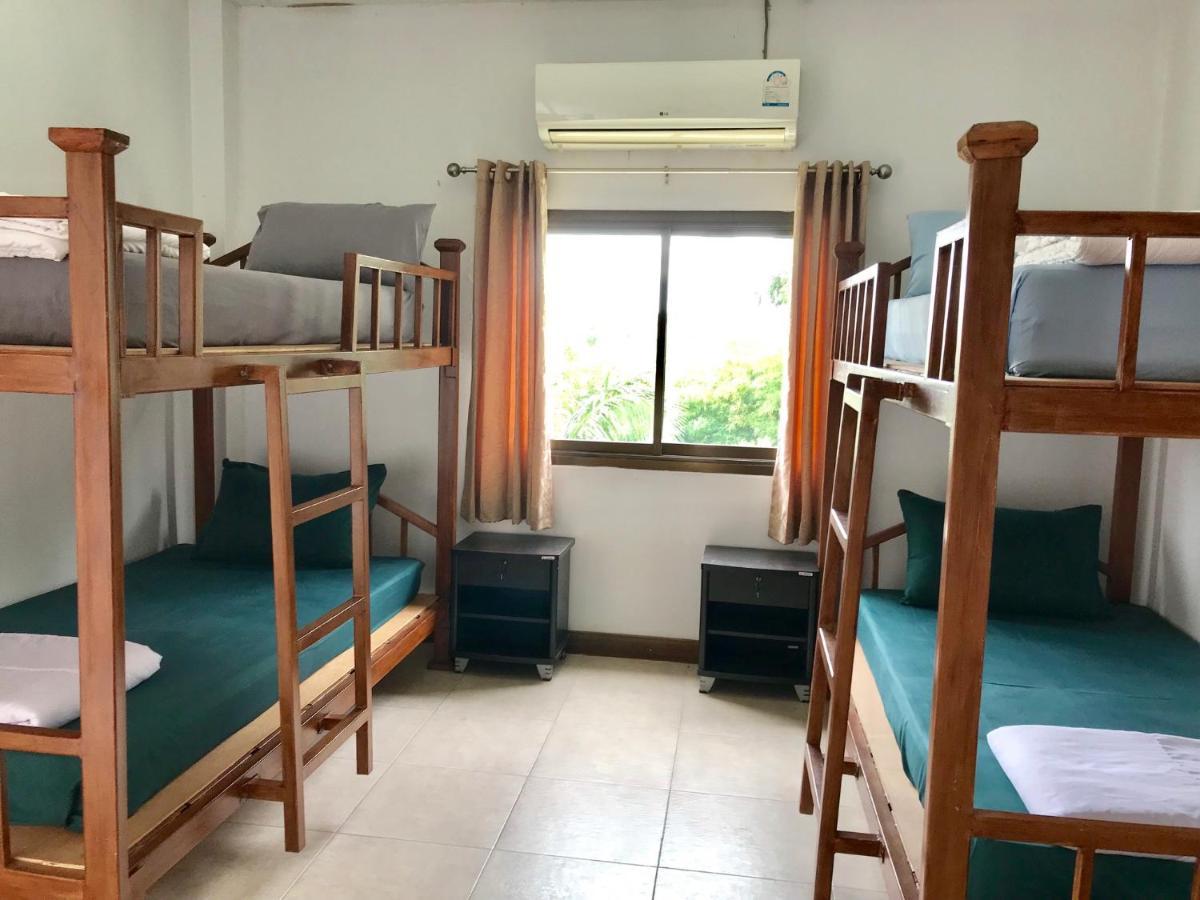 Hiranyika Cafe & Bed Hostel เกาะสมุย ภายนอก รูปภาพ