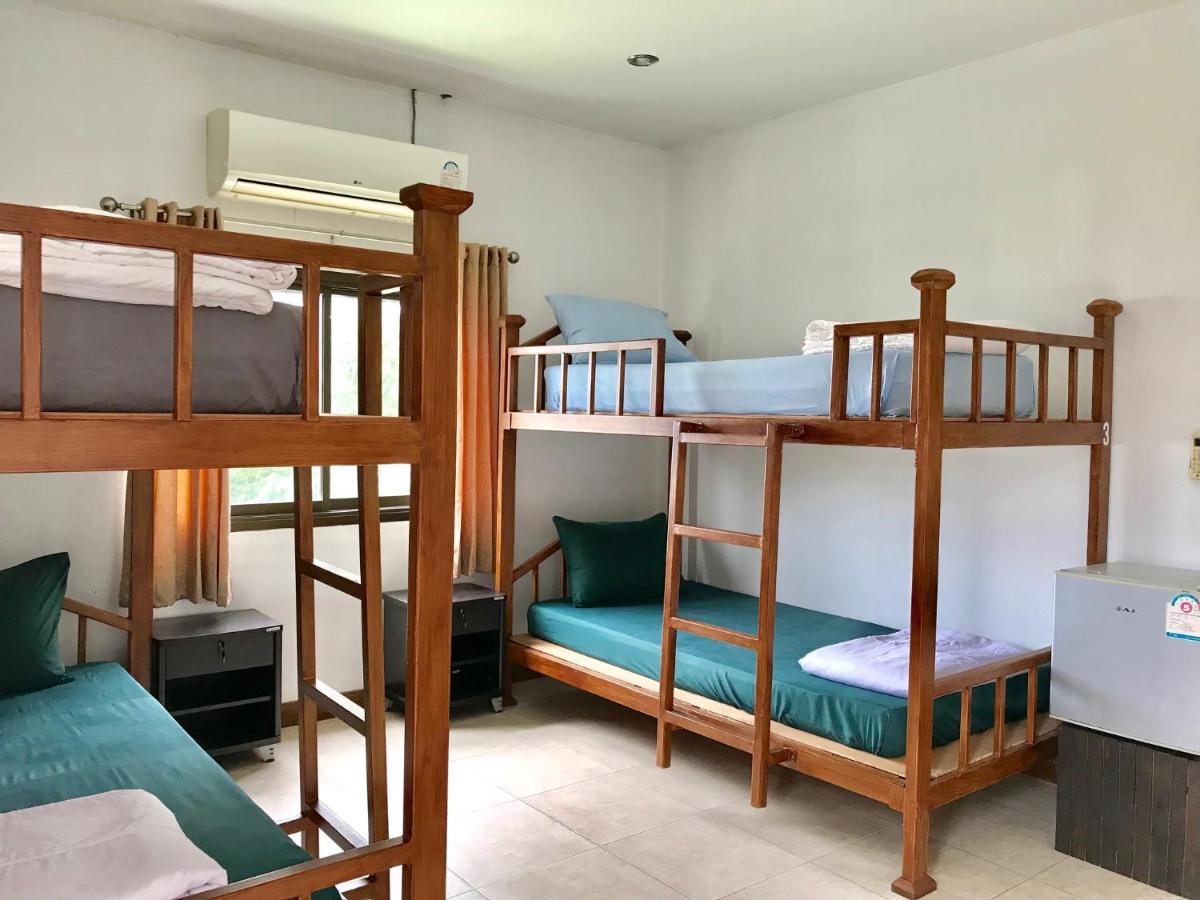 Hiranyika Cafe & Bed Hostel เกาะสมุย ภายนอก รูปภาพ